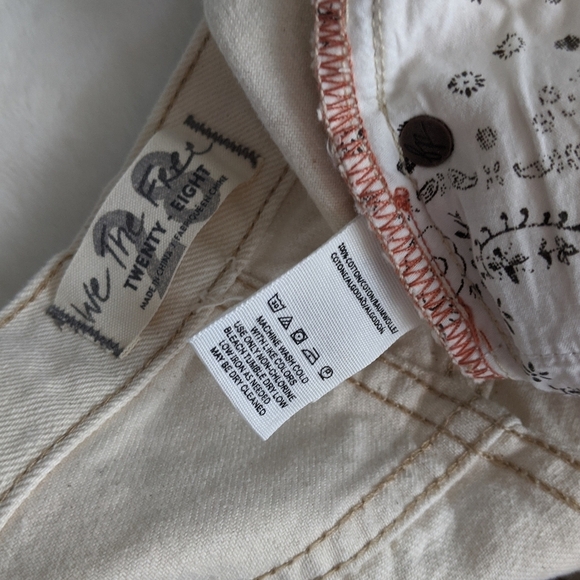 Free People Caroline Bermuda Denim Cutoff High Rise Fray Distress Ecru 28 NWT - Picture 14 of 15